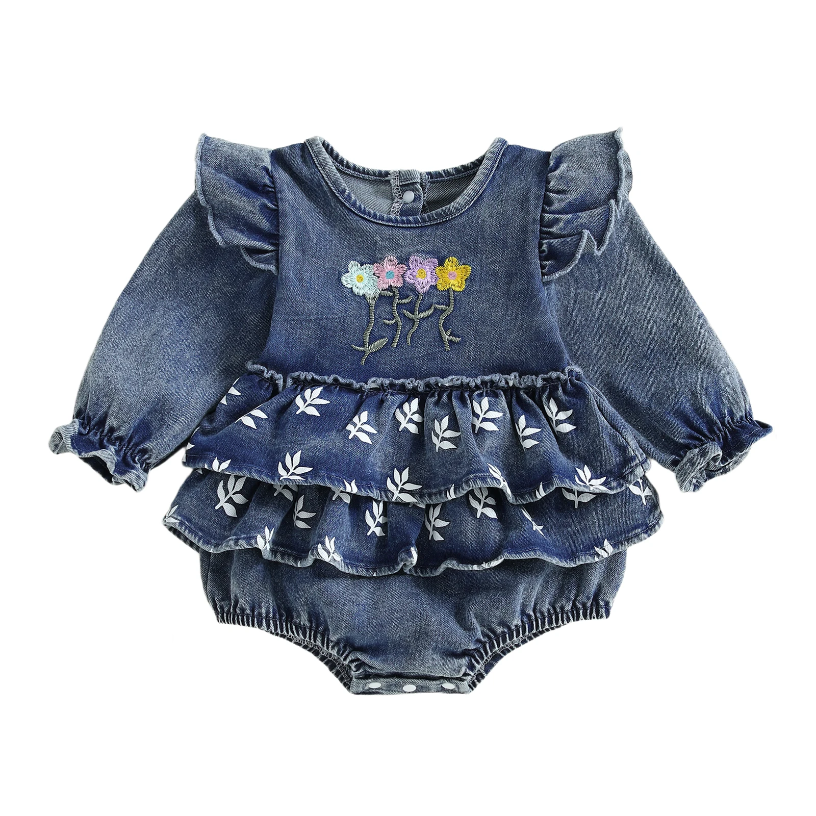 

Очаровательный джинсовый комбинезон с цветочной вышивкой для малышей, рукавами с рюшами и многослойным боди для стильных осенних нарядов