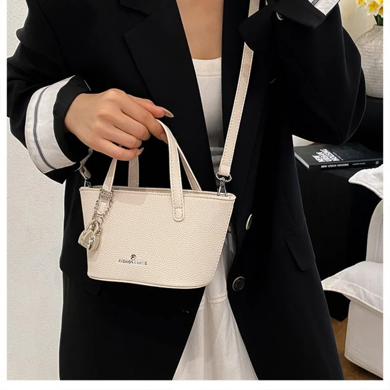 

Модная модная минималистичная сумка через плечо высокого класса, уникальная с буквенным дизайном логотипа для женщин суперзвезды