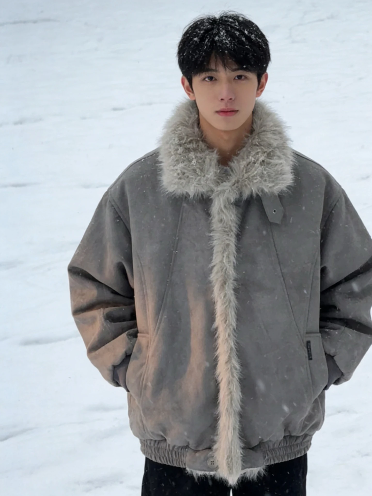 

Мужская зимняя куртка из смесовой ткани (искусственный мех и хлопок), утепленная, не объемная, приталенного кроя, с воротником-стойкой, для подростков, повседневная.