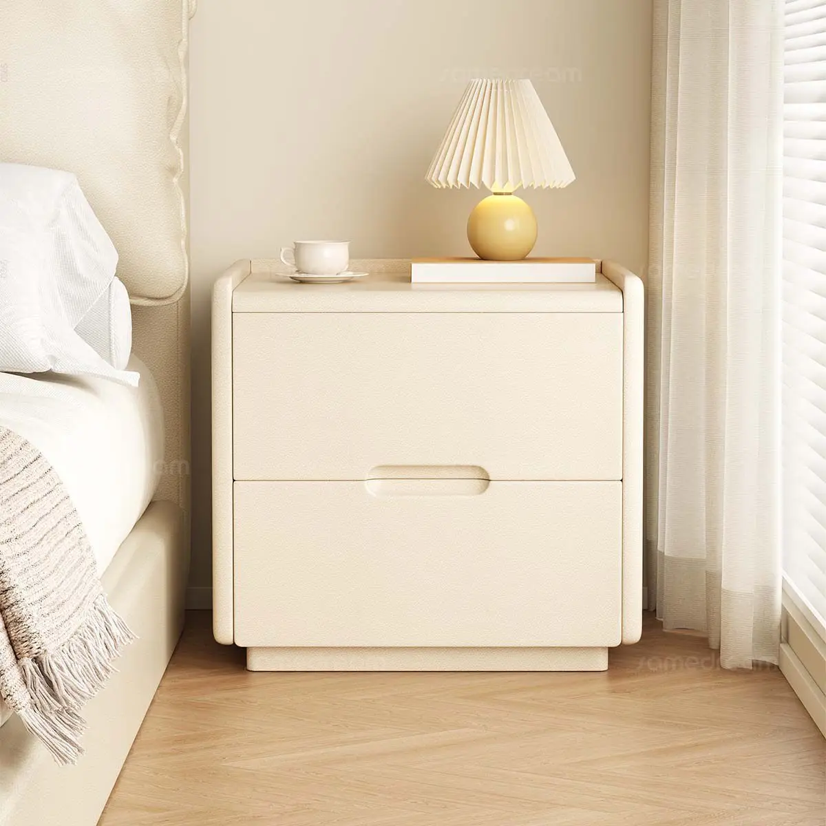 Cream wind solid wood bedside table household bedroom 2026 new bedside table light luxury high-end small storage cabinet