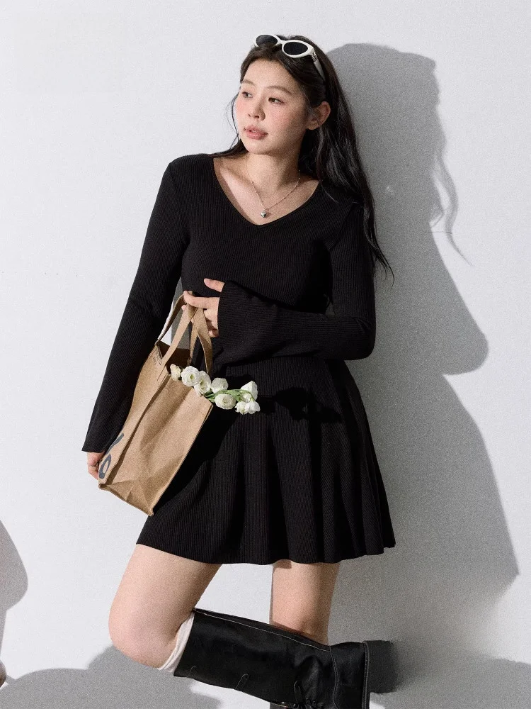 

Женское трикотажное платье Zhang Da больших размеров, облегающее, с V-образным вырезом, чисто черное, осеннее, новое, для повседневной носки, в корейском стиле, с завышенной талией, А-силуэт