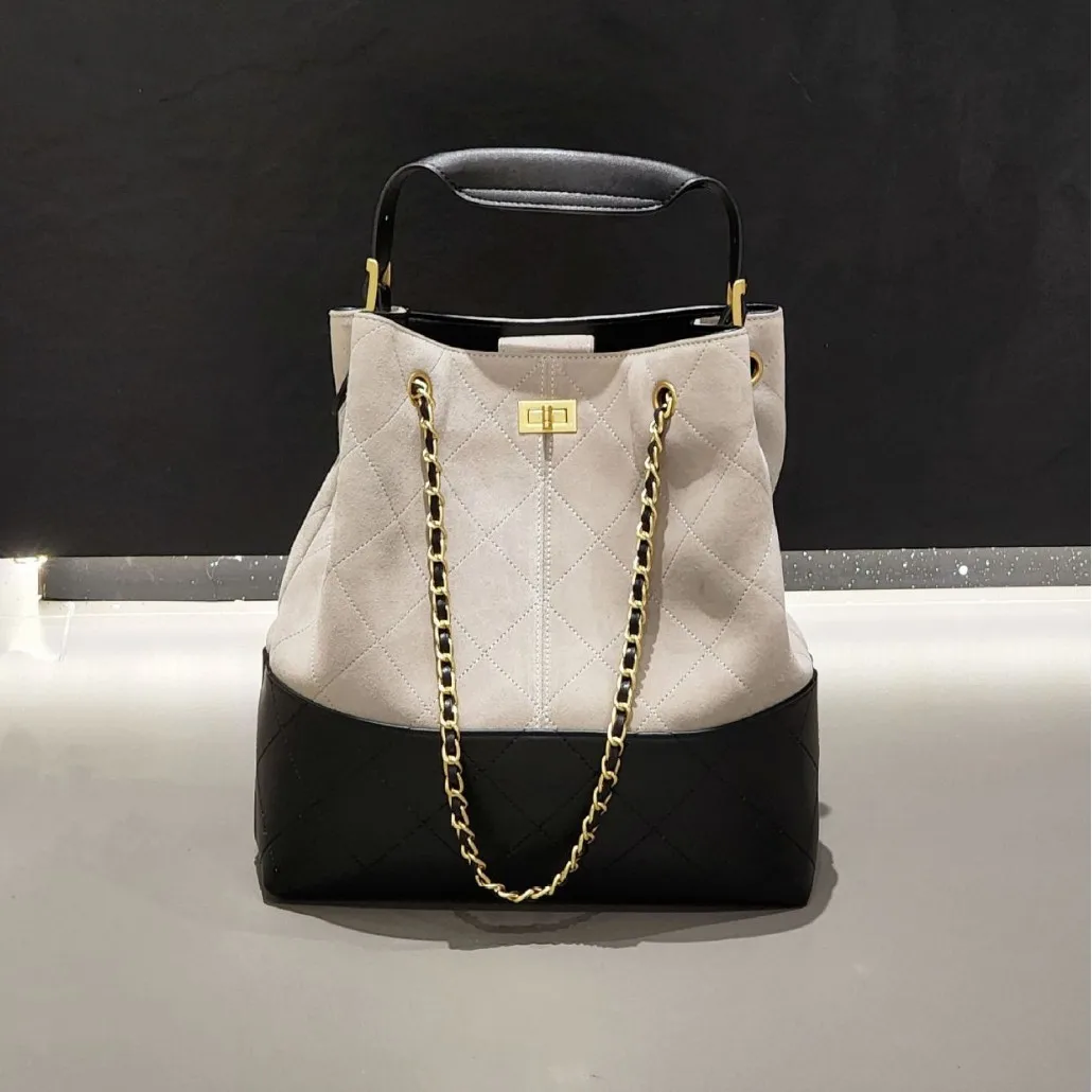 

2026 Новая европейская и американская высококачественная сумка для подмышек с ромбовидной цепочкой, большая вместительная портативная сумка через плечо для поездок на работу