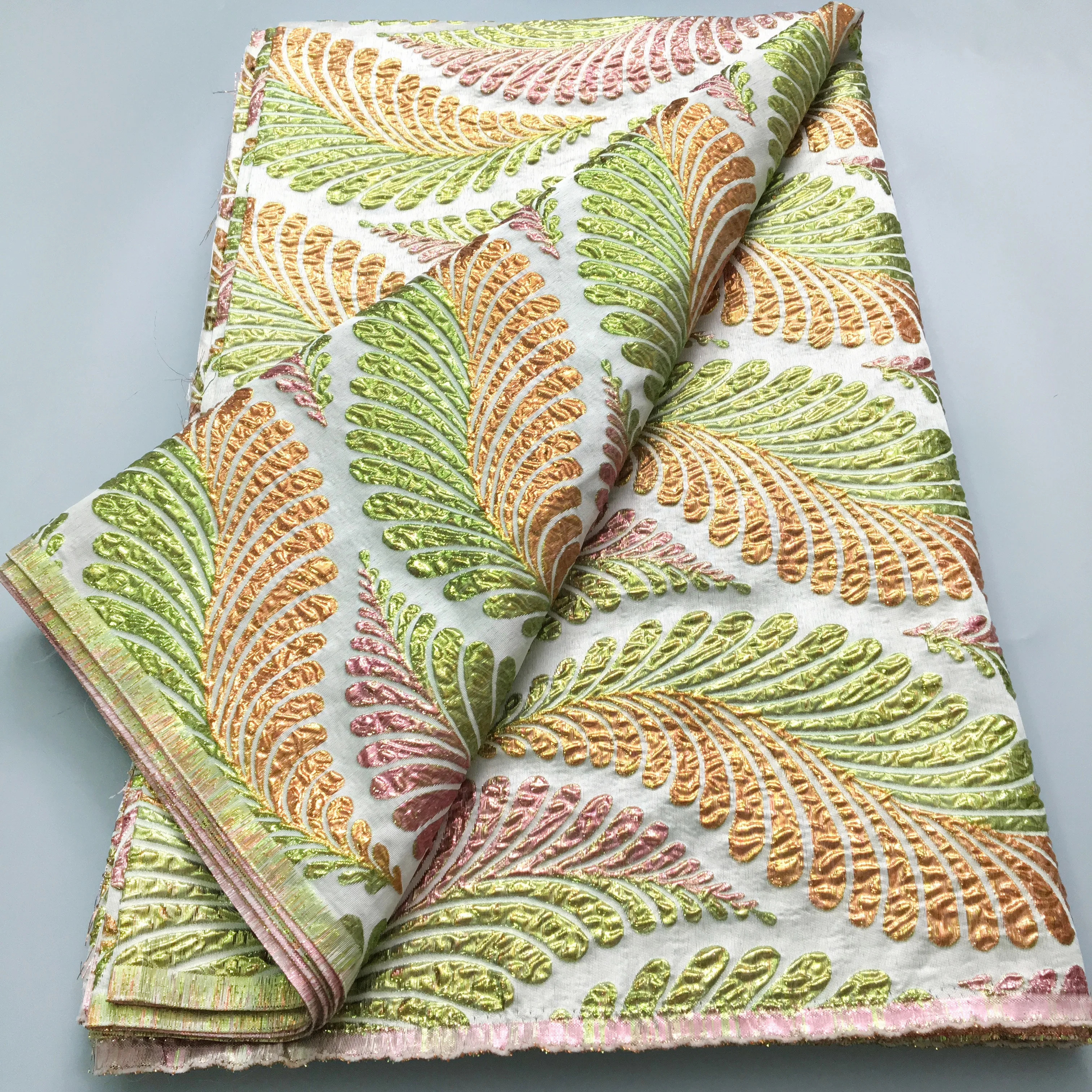 

2026 Nigerian Jacquard Brocade Lace Fabric High Quality 5 Yards Gilding African Organza Lace Fabric Wedding Dress for Sewing