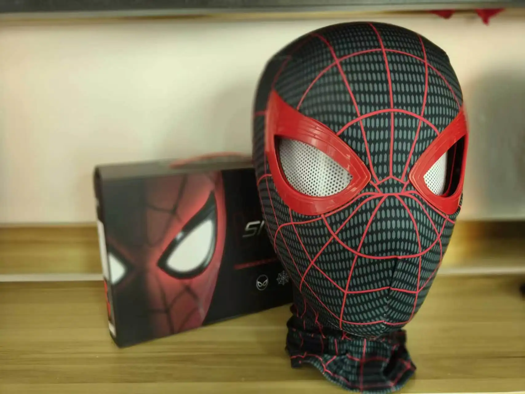Miles Morales Spider-Man Cosplay Mask & Glove Set — detail image 4