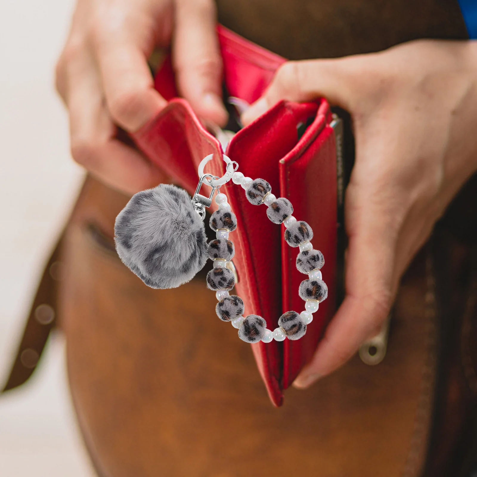 

Leopard Print Pom Pom Beaded Keychain Soft Cute Bag Charm Phone Hanging Decor Car Key Organizer Gift Ball Keychain