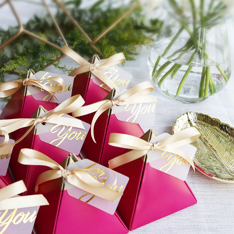 25 pieces Rose Red Triangle Wedding Candy Box European Marriage Engagement Birthday Baptism Souvenirs Gift Boxes For Guests B028