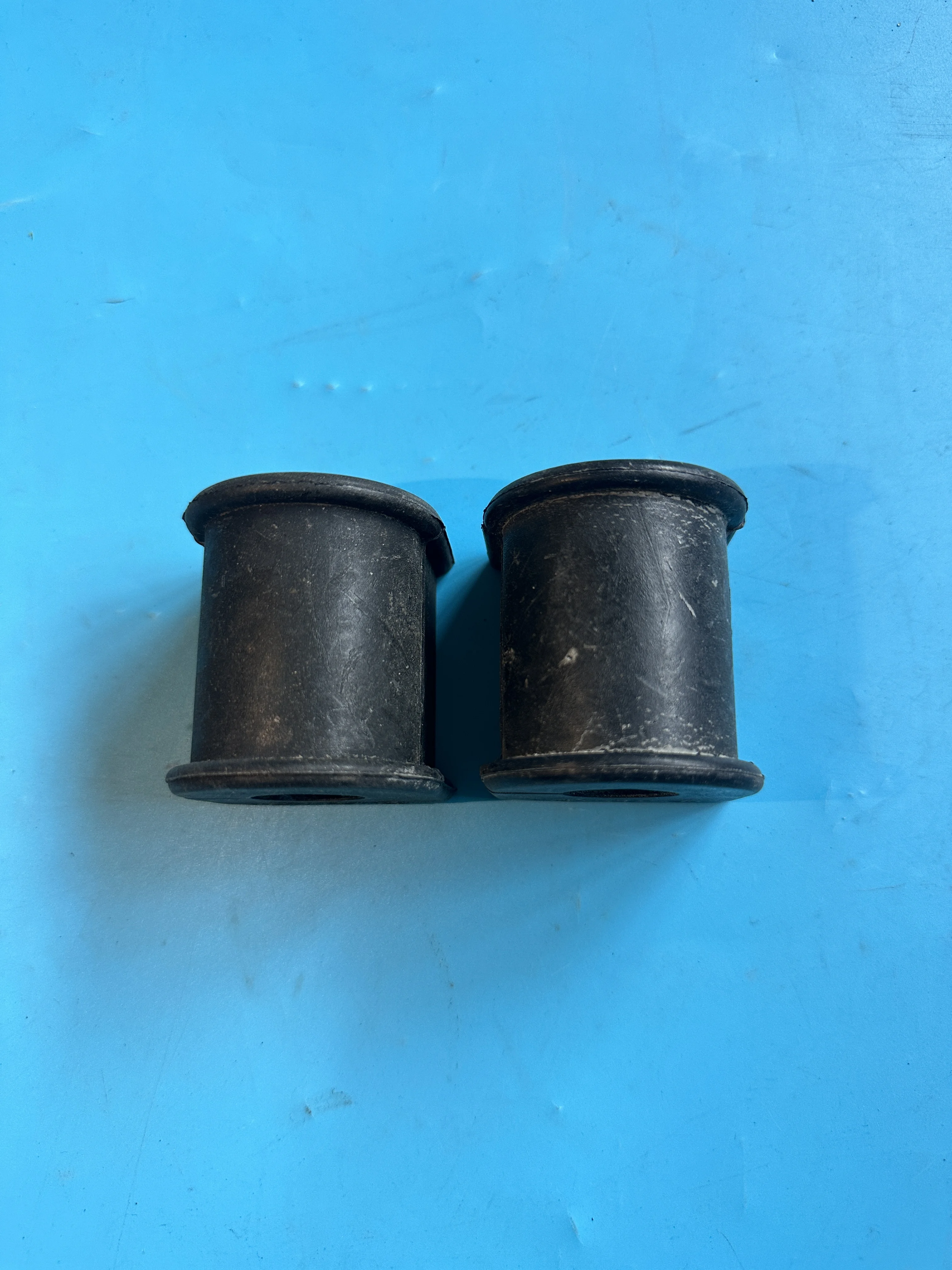 2PC Rear Stablizer Bar Mounting Bush 6613233185  For Ssangyong MB100 Istana