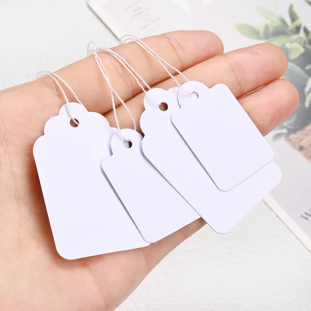 100 Stück weiße leere Preisschilder mit Lanyard, Papier-Hängeetiketten für Schmuck, Ringe, Armbänder und Einzelhandelsdisplays – Detail 3