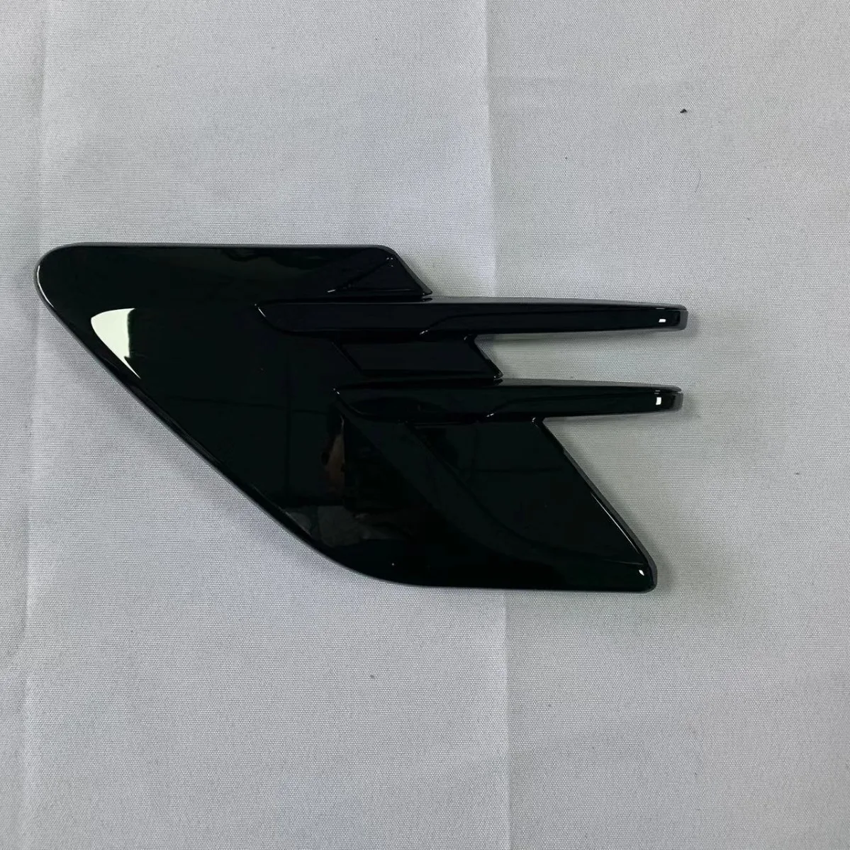 

Suitable for 2018 sports fender trend L LR09789