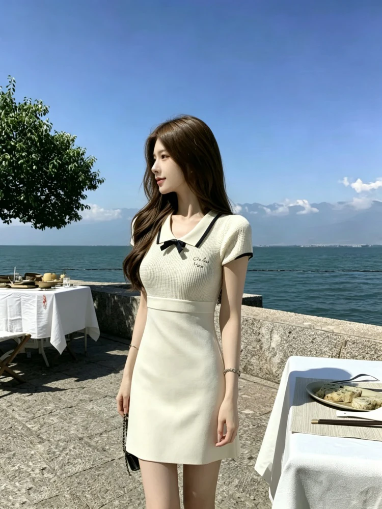 Vestido de punto de manga corta Ruth College para mujer, nuevo estilo de verano, vestido corto adelgazante con nudo en la cintura.