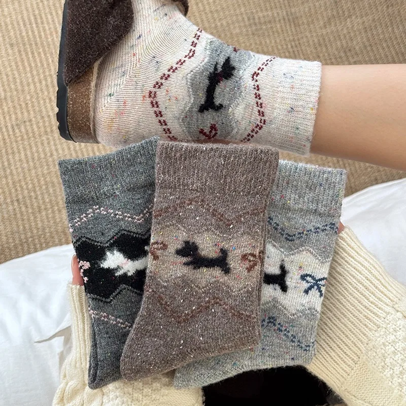 

5 Pairs 2025 Women's Autumn Winter Warm Casual Mid-Calf Socks Cute Japanese Style Grip Socks Female Fashion Knit Socks Hosiery