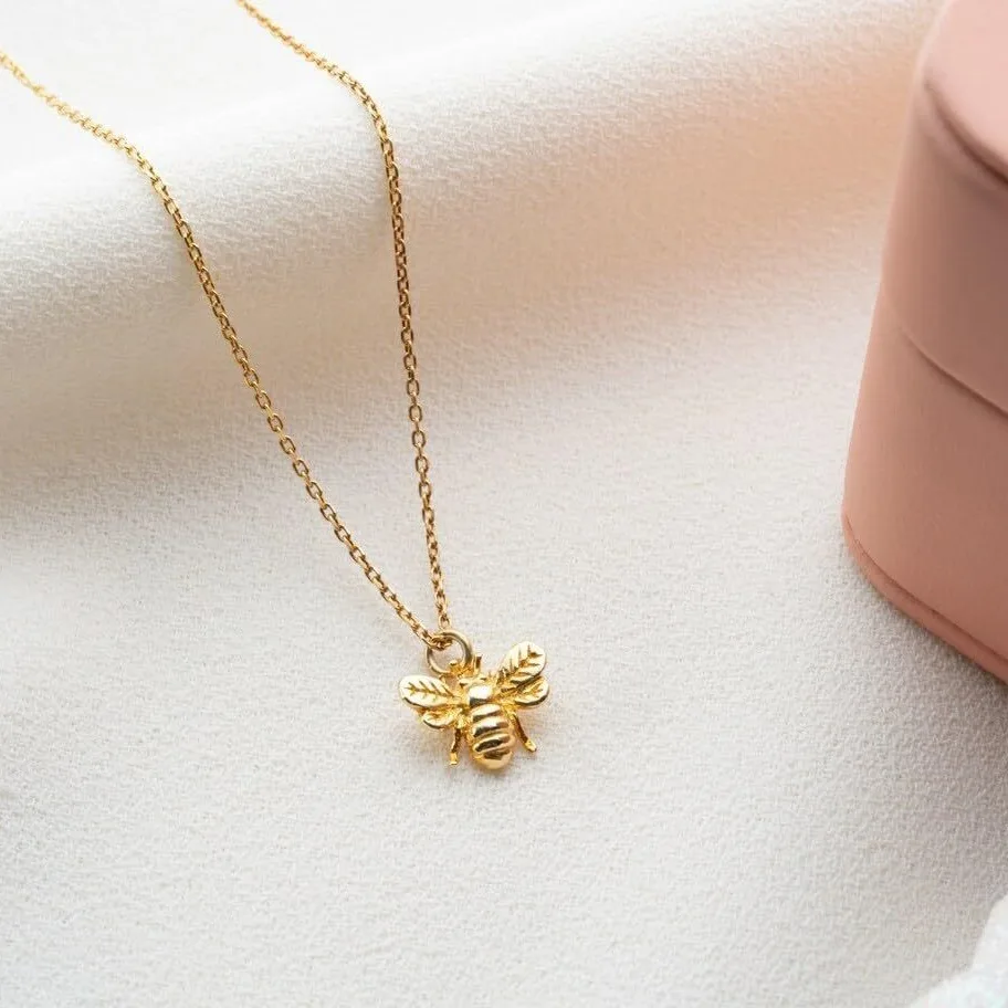 Ladies' Honey Bee Necklace Made of Titanium Steel That Does Not Fade, Collarbone Chain, Small Animal Pendant, Exquisite Gift For