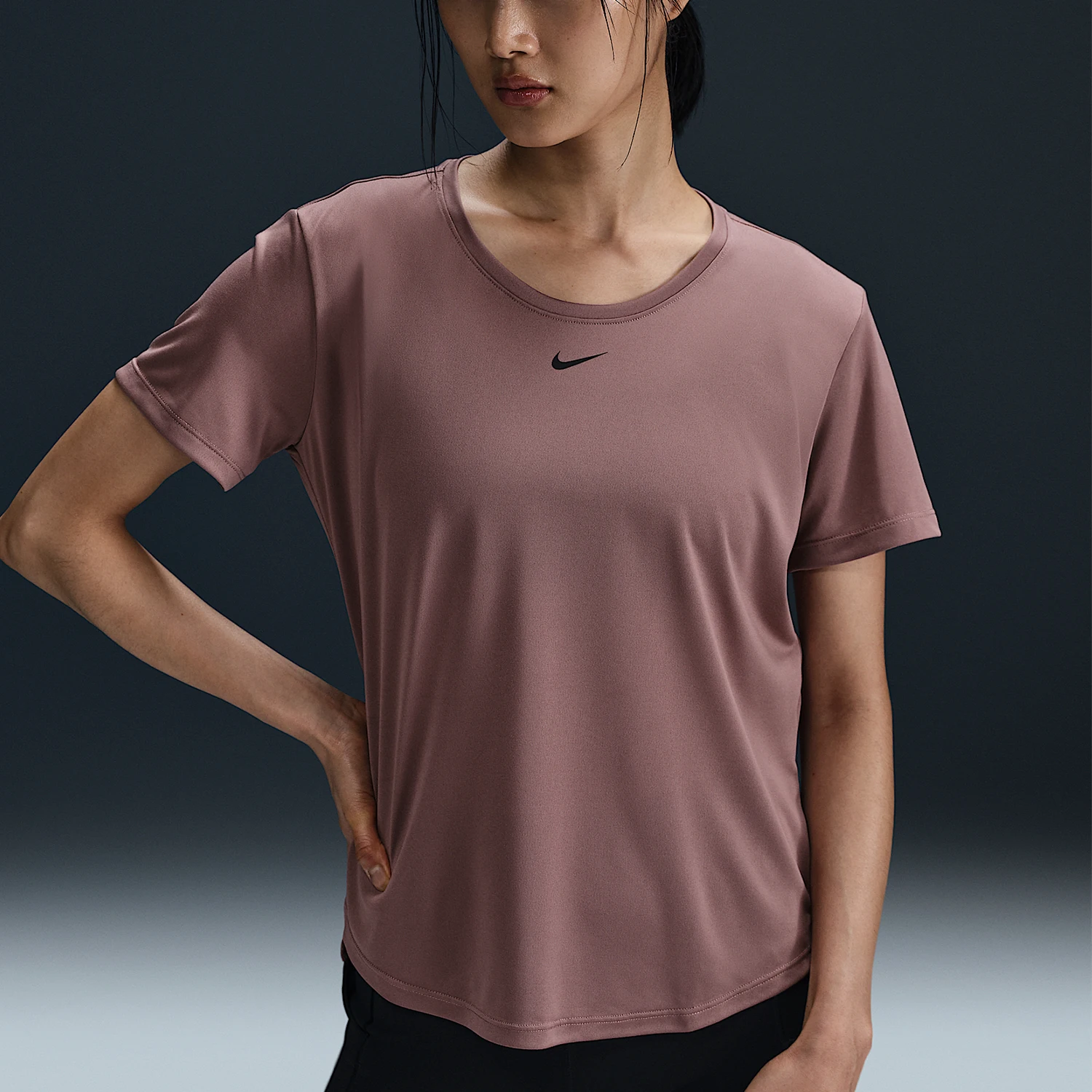 تي شيرت نايك أصلي صيفي فضفاض قصير للتدريب الرياضي يسمح بمرور الهواء DD0639-208