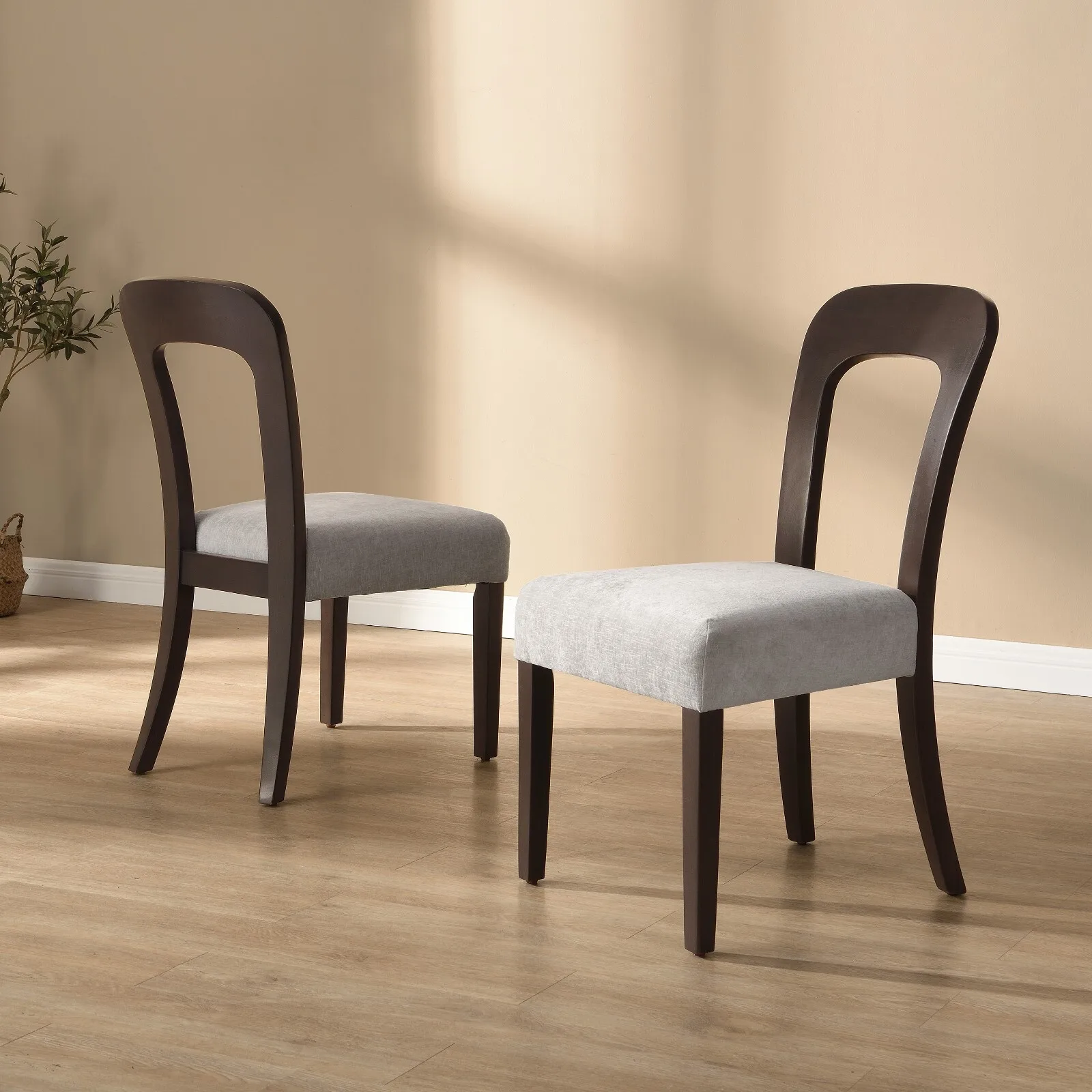 

Роскошные современные обеденные стулья, эргономичные, высотой 34,75 дюйма, устойчивые к царапинам, комплект из 2 штук.