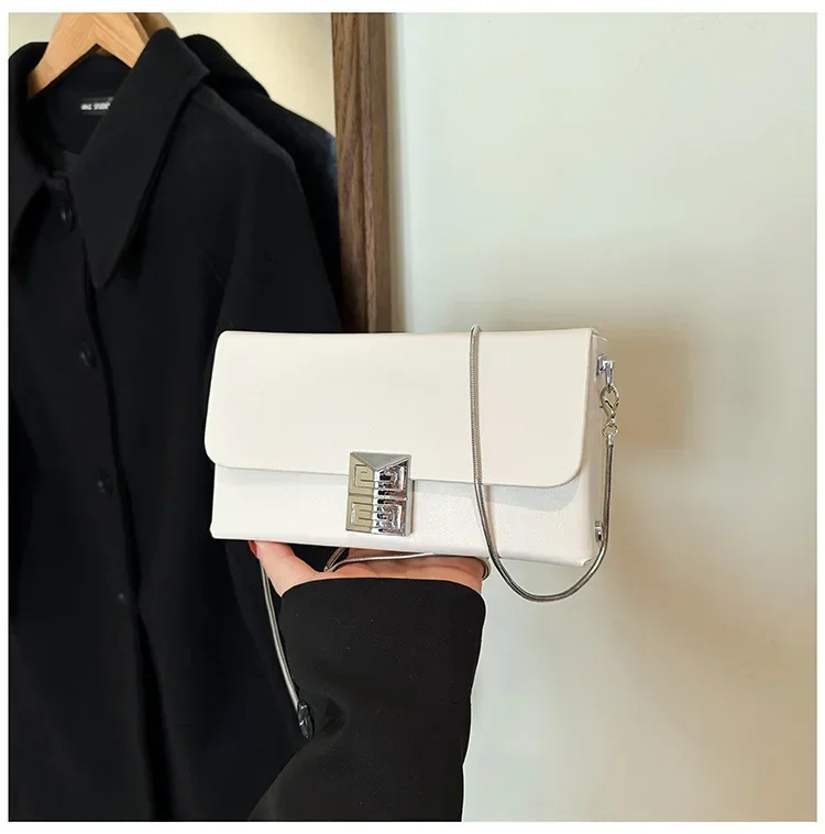 

2025 New Womens Autumn Popular Small Square Chain Strap Shoulder Messenger Bag Fashion-Forward Versatile for Trendy Looks