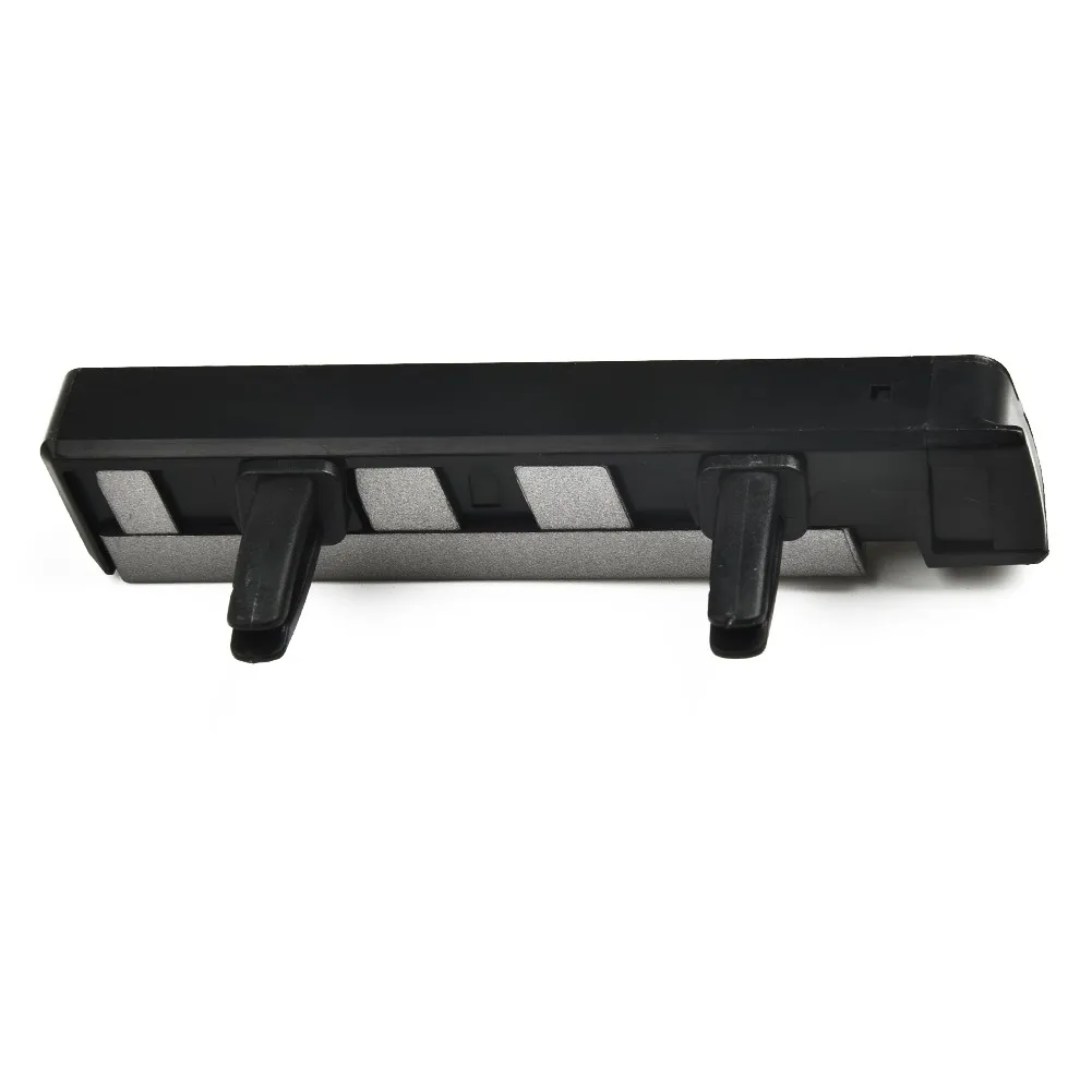 

Поднимите внутреннюю атмосферу и наслаждайтесь освежающим ароматом с помощью этого держателя автомобильного освежителя воздуха для BMW.