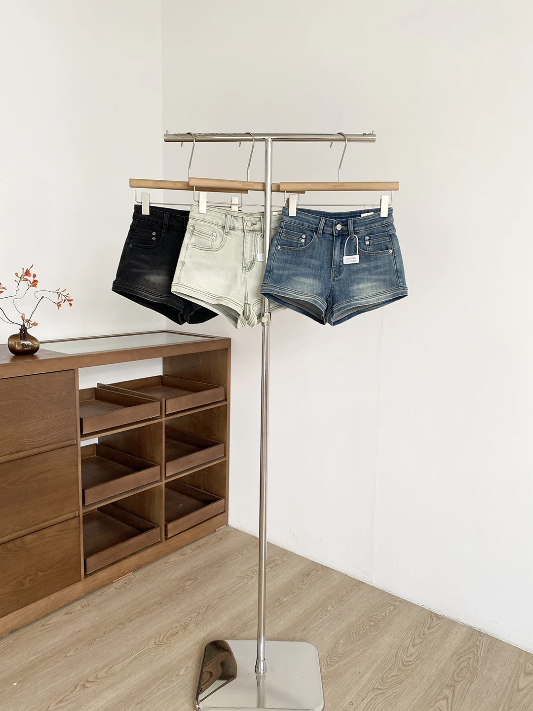 

Slim Fit High Waist Denim Shorts Women's Fashion Commute Sexy Versatile Retro Spring New Style Thinming Polyester Fiber