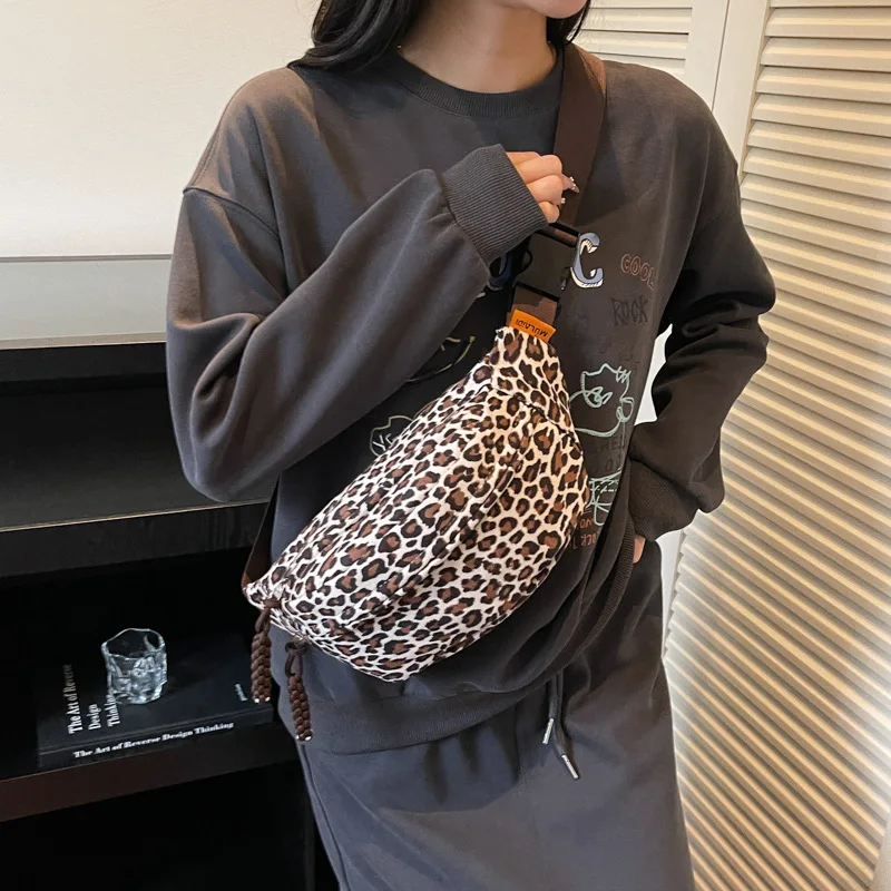 

New Leopard Print Suede Breast Bag, Fashionable Foreign Sports Style Fanny Pack, Versatile Casual Shoulder Oblique Span Bag