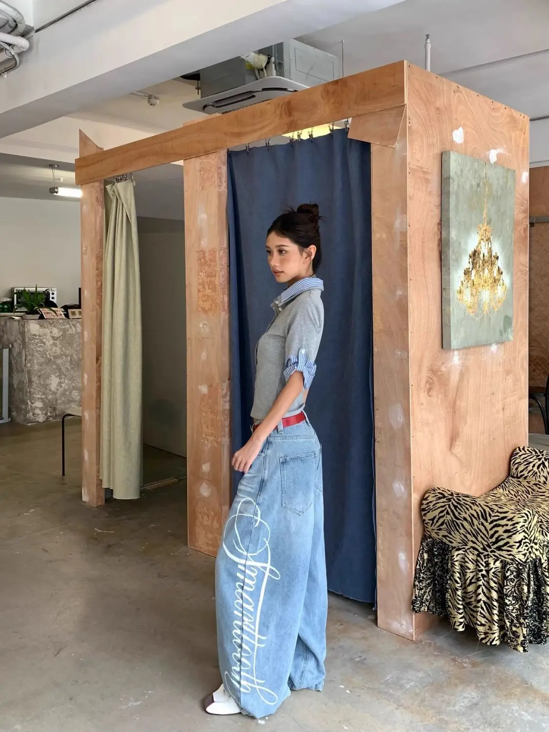 American high street retro letter printed jeans for women, loose and versatile straight wide leg floor mopping trousers
