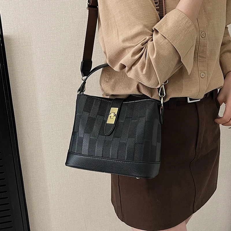 

Элегантная дизайнерская женская сумка через плечо, высококачественная портативная сумка, женская сумка на цепочке через плечо.