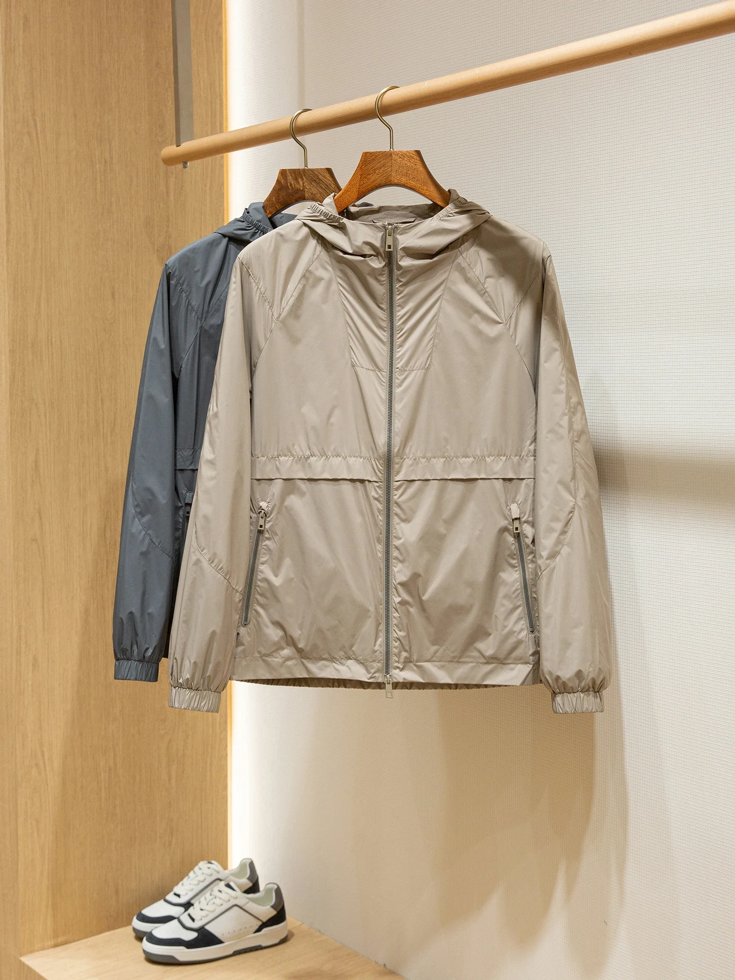 

TPU composite waterproof soft shell fabric casual thin hooded jacket