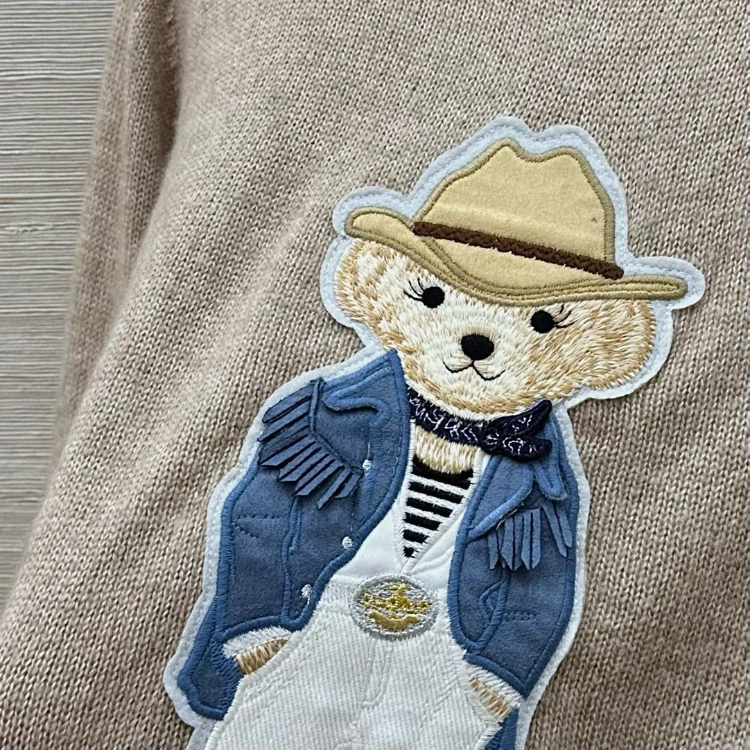 เสื้อไหมพรมถักทรงกลม แบรนด์ Gold Tead Camere ลายปักหมี สไตล์ลำลอง ใส่ได้หลายโอกาส สวมใส่สบาย เสื้อแขนยาวสำหรับผู้หญิง เสื้อกันหนาว