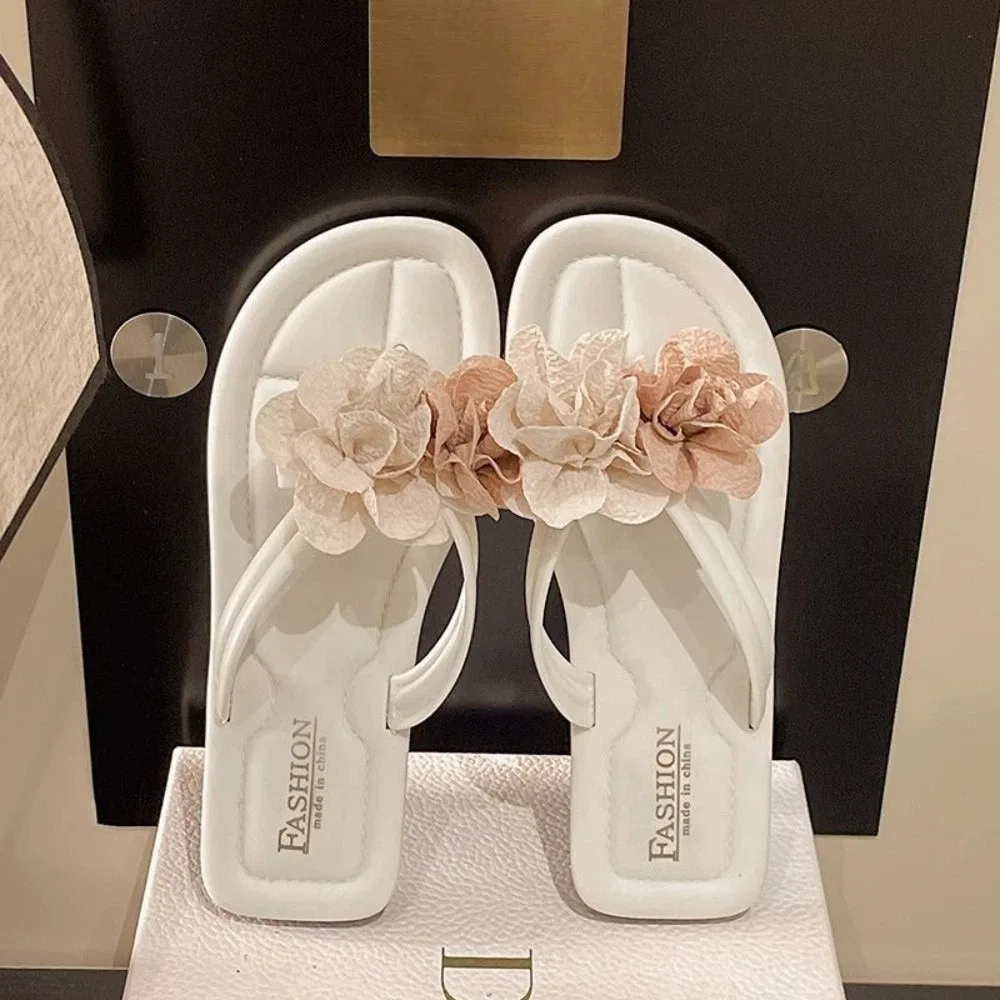 Chinese Style Women's Flip-flops Flowers Decor Sweet Flat Sandals Non-Slip Versatile Summer Beach Sandals Everyday Outfits