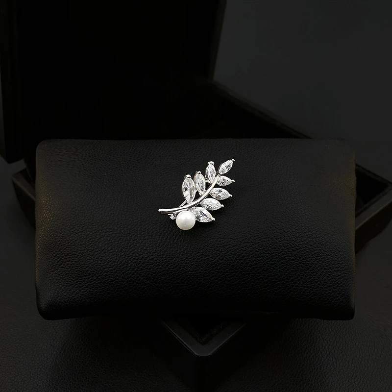 Fashion Leaf Brooch All-Match Suit Pin Accessories Women Unique Design Olive Branch Small Anti-Exposure Buckle Artifact Jewelry