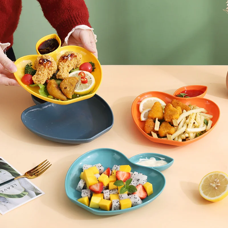 

Apple Shape Plastic Tray Snack Plate Wheat Straw Three-Compartment Reusable Dinner Plate Dumpling Plate With Vinegar Dish