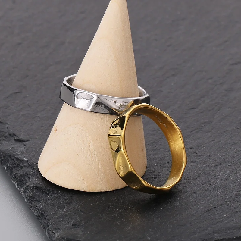 KALEN Einfacher modischer Edelstahl-Bandring für Damen und Herren, gold- und silberfarben, unregelmäßiges Texturdesign, modernes Schmuckgeschenk