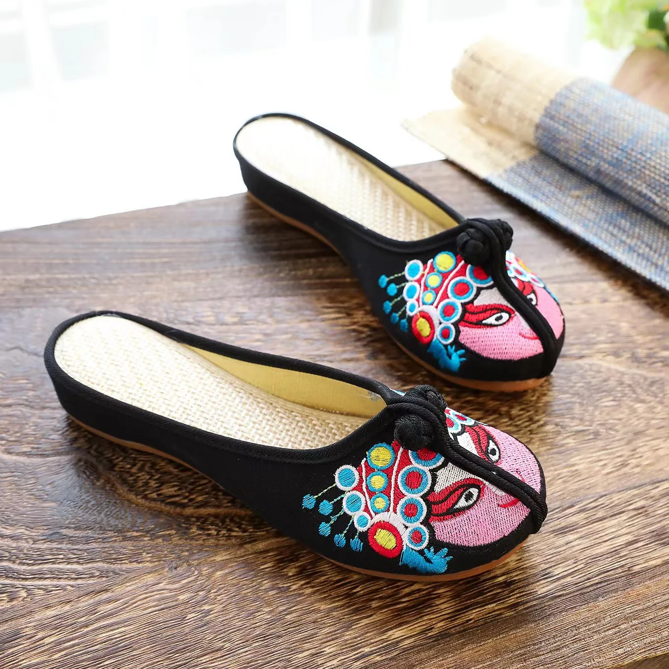 

Summer Women's Causal Baotou Slipper Soft Sole Non Slip Facial Makeup Floral Denier Ethnic Style Embroidered Linen Slippers