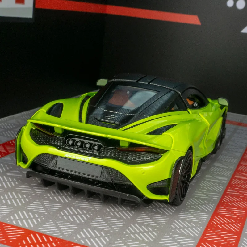 Les portes de modèle de voiture en alliage CCA 1:24 Mclaren 765LT peuvent ouvrir des fonctions sonores et d'éclairage adaptées à la collection