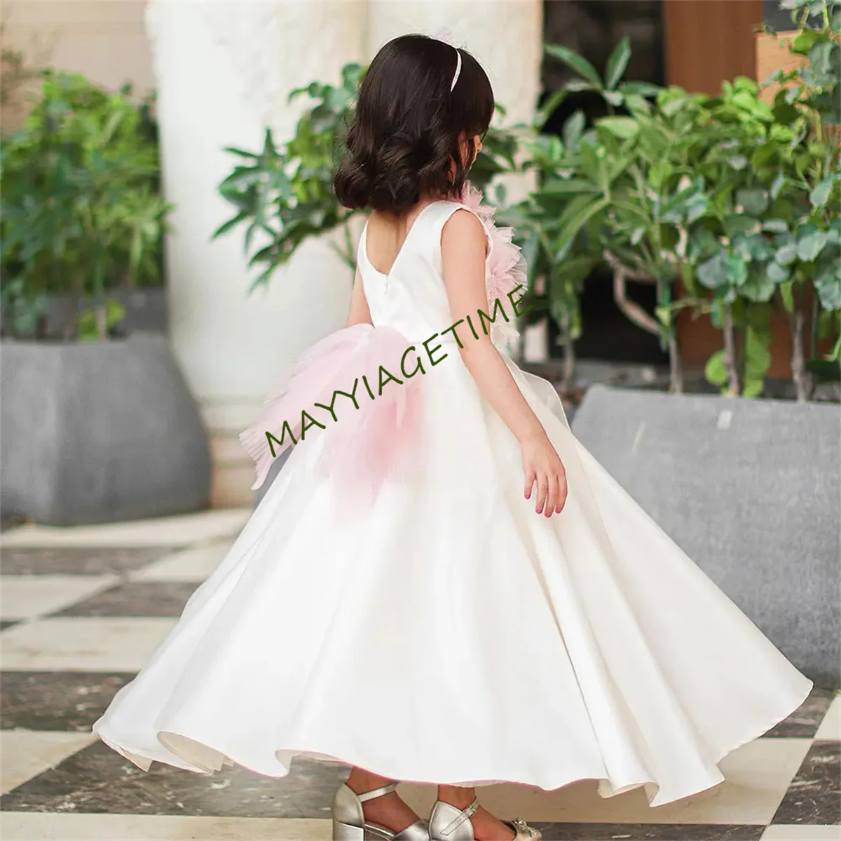 Elegant White Dubai Girl Dress Pearls Arab Kids Bridesmade Princess Gown for Wedding Birthday Holiday Party