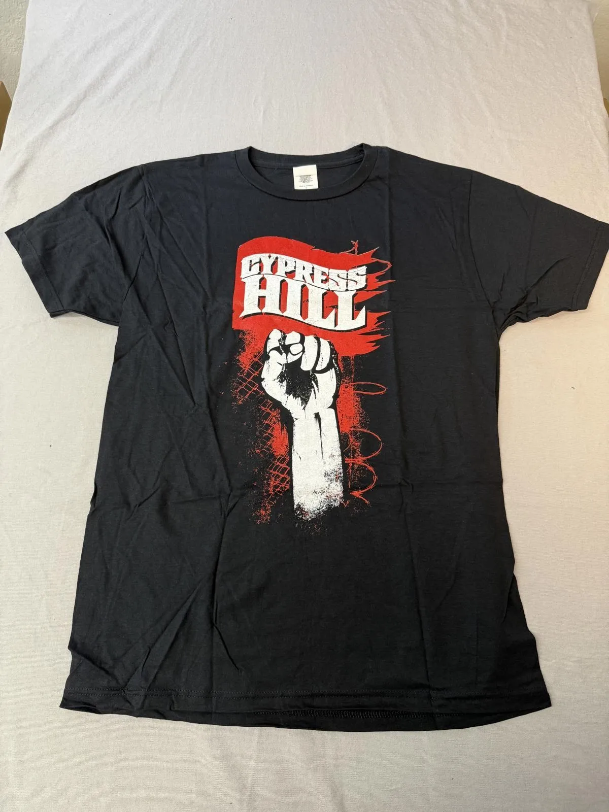 تي شيرت Cypress Hill Tour 2010 Rise Up Flag & Fist Tee - L