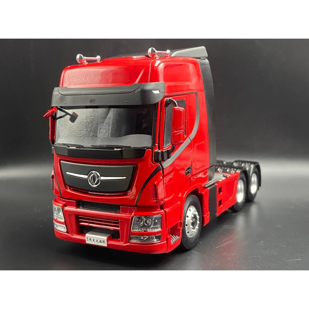 

Литой под давлением масштаб 1:24 Dongfeng Tianlong флагманский трактор KX тяжелый грузовик инженерный автомобиль модель автомобиля из сплава Коллекционная игрушка в подарок