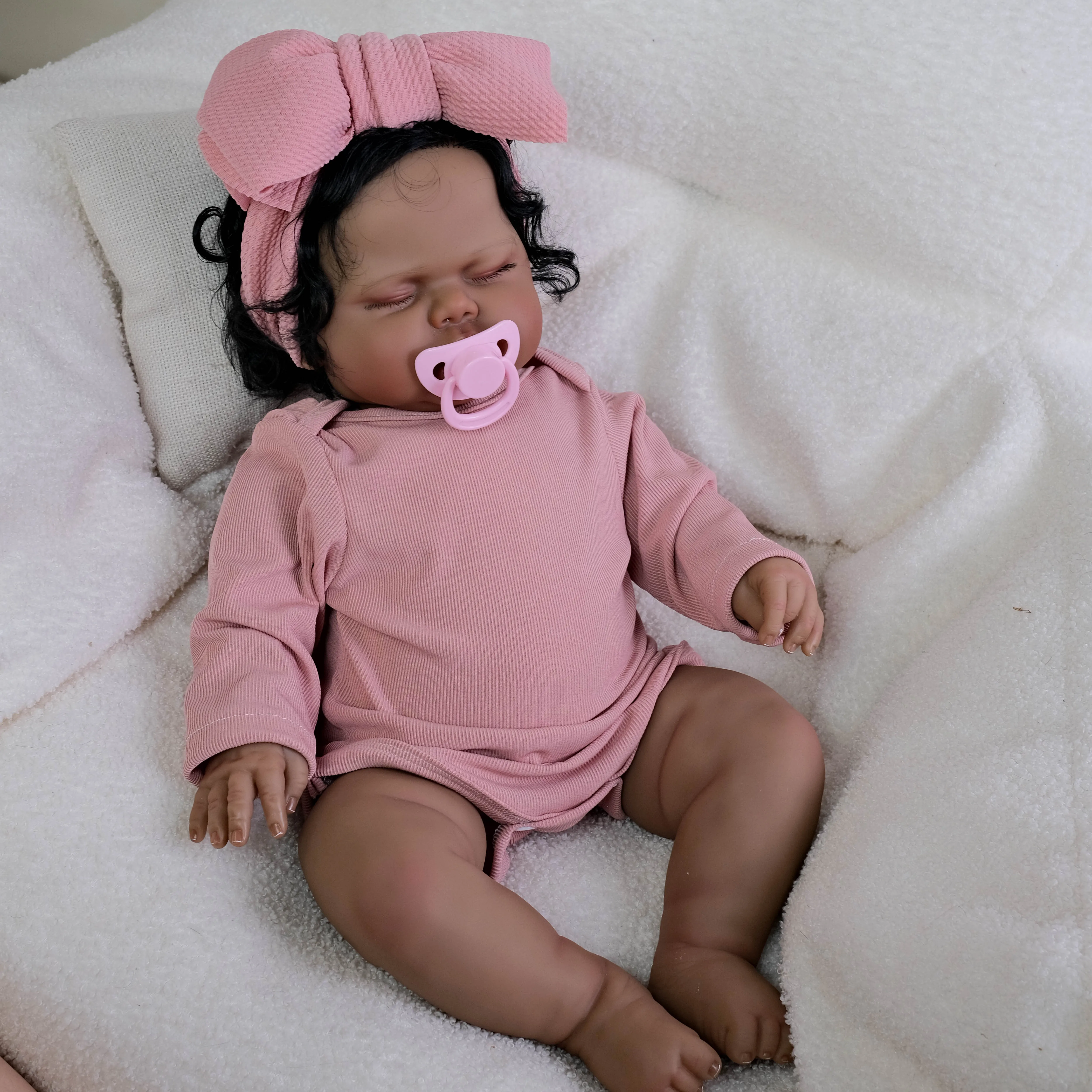NPK 19-inch slapende babypop Donkere huid Levensechte herboren peuter met handgeworteld haar en zacht stoffen lichaam Babymeisje verzamelobject