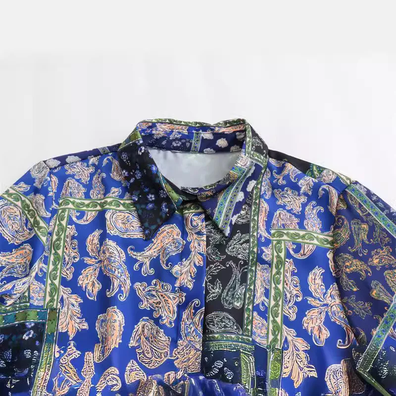 Camicia alla moda con texture in raso elegante casual con stampa a blocchi di colore