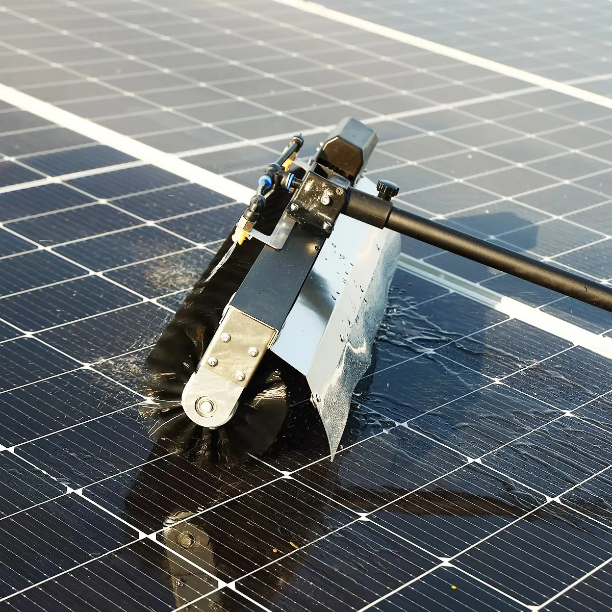 Rechargeable Roof Photovoltaic Equipment Battery Solar Panel Rotary Brushes Rooftop Solar Panel Cleaner PV Rotating Brush