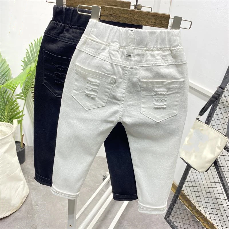 Boys\' Hole Black and White letter Pants 2024 Spring/Summer New Stretch Denim Korean Slim fit Fashionable Pants 2-7 Years