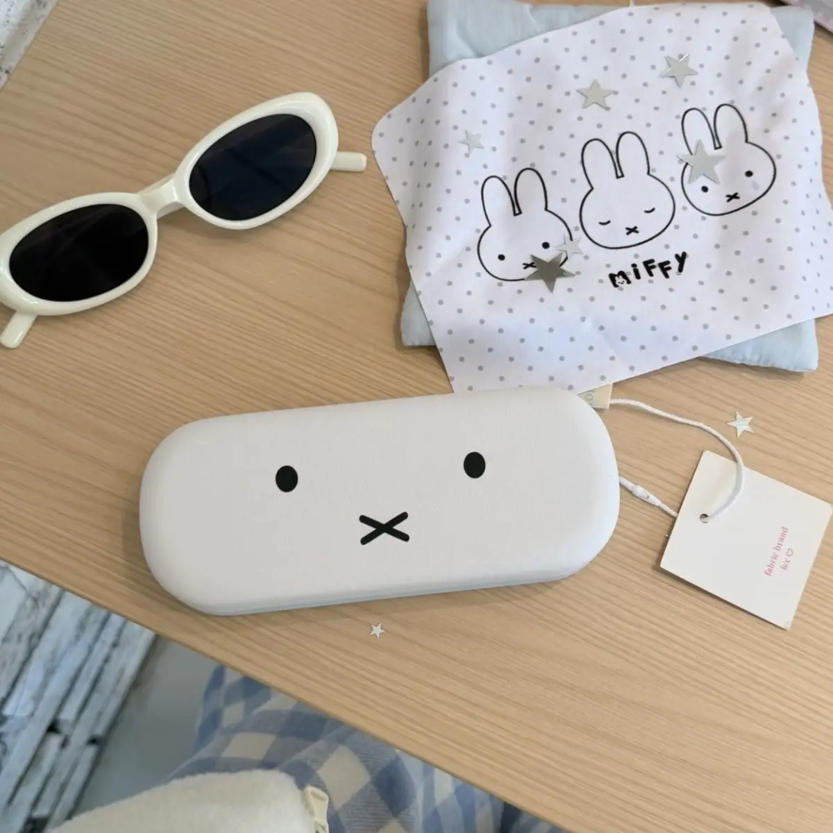 Kawaii Miffy Eyeglass Case - Best Friend Style Student Portable Myopia Sunglasses Eyeglass Case Magnetic Eye Holder view 2