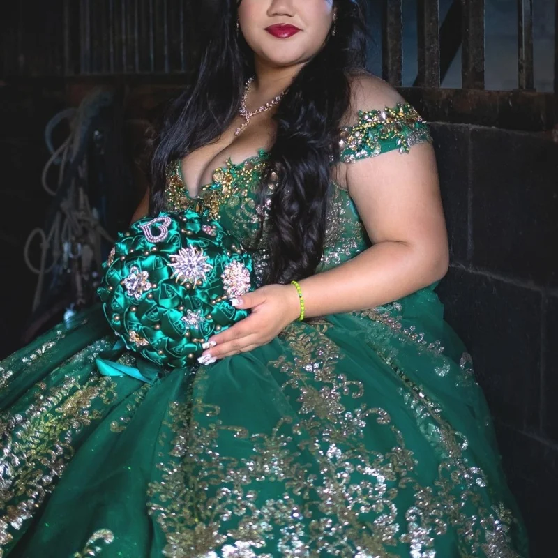 

Shiny green Quinceanera Dress off-shoulder golden glitter crystal decal Long tail Bow vestidos de 15 Quinceanera ﻿Customize