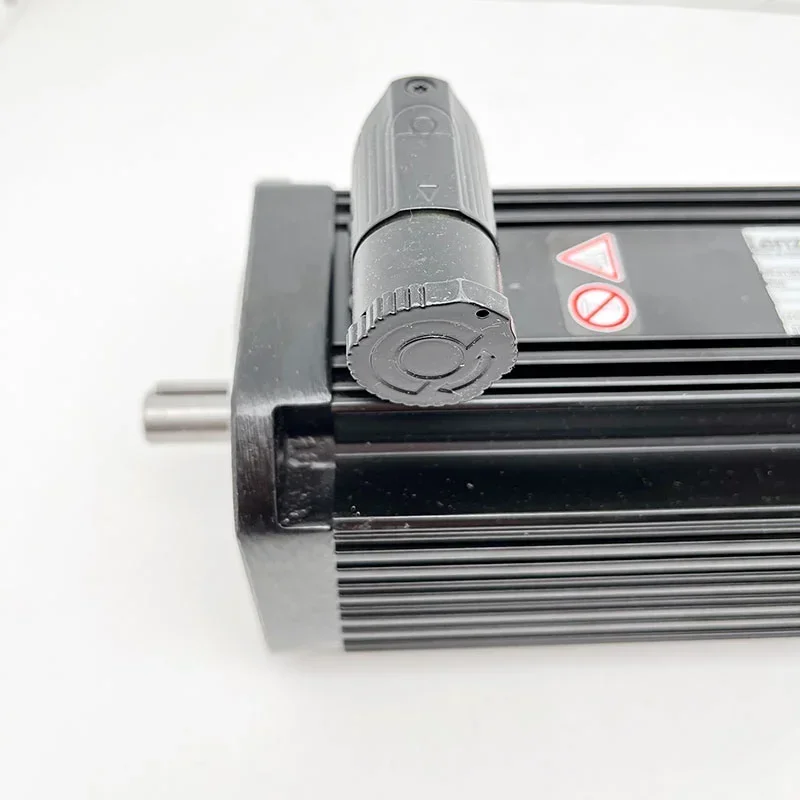 Brand new original Lenze three-phase asynchronous motor MCA10140-RS0B0-B14N-ST5S00N-R0S