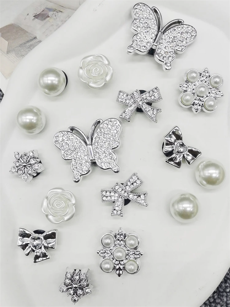 16-teiliges Set Glitzernde Silberne Schmetterling-Schuhcharms aus ABS, Schleifen- und Blumen-Schuhclips, DIY-Dekorationen für Clogs – Detail 4