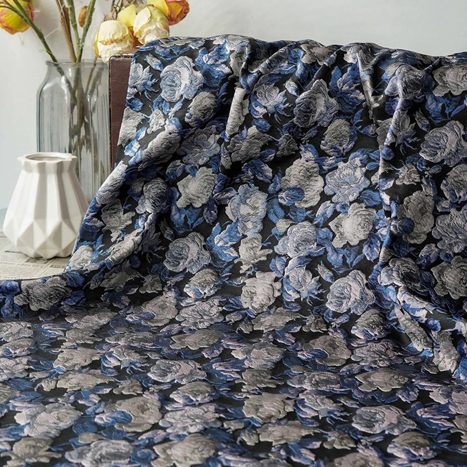 

Retro 3D Relief Rose Yarn Dyed Jacquard Fabric Women's Dress Vest Suit Sofa Cover Decorative Sewing Fabric