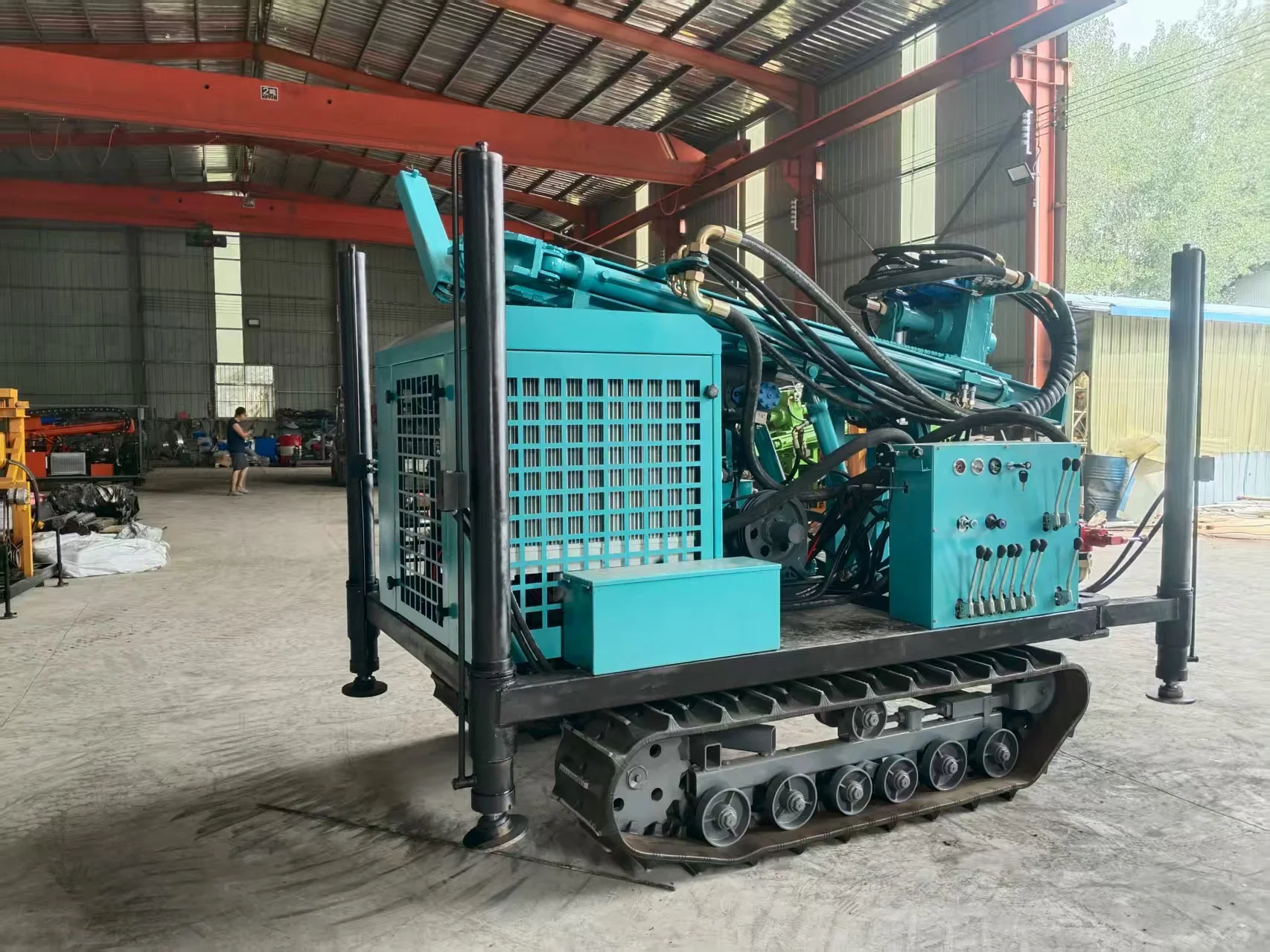 カスタマイズ可能な300m水井戸掘削装置は、次世代のモビリティと専門的な掘削能力を組み合わせています