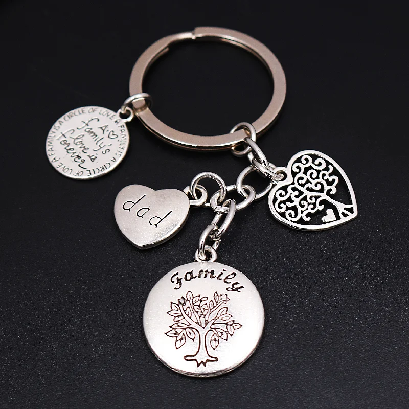 Family's Love is Forever Charm Keychain Dad Mom Grandpa Grandma Son Daughter Uncle Aunt Key Ring DIY Family Member Crafts Gift