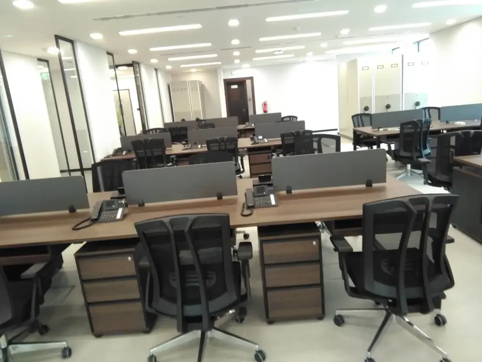 April 2019 VAE Project Modern kantoormeubilair