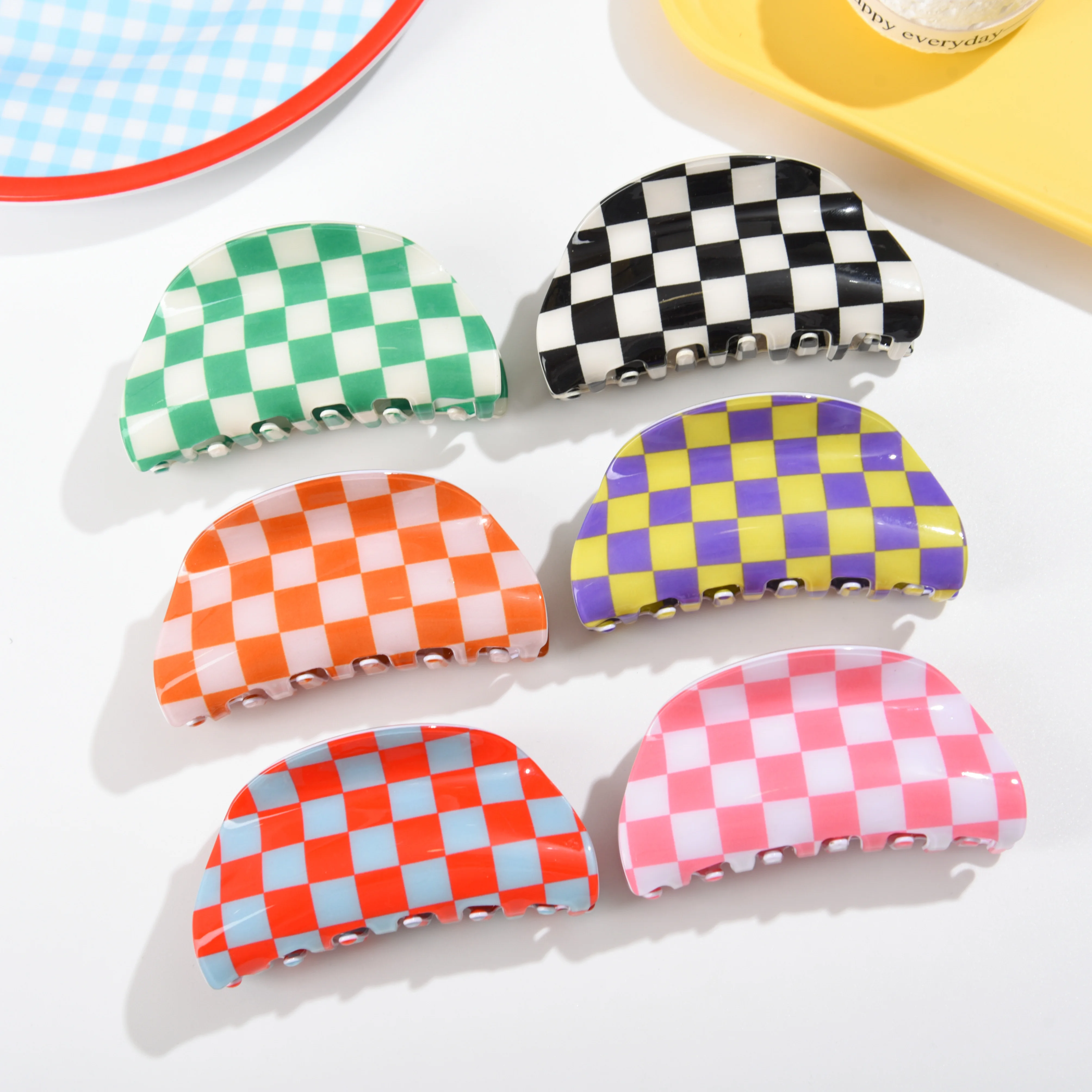

DS 8.8CM Checkerboard Pattern Hair Claw Semicircle PVC Claw Clips Retro Trendy Hair Clips for Women Girls Hair Accessories