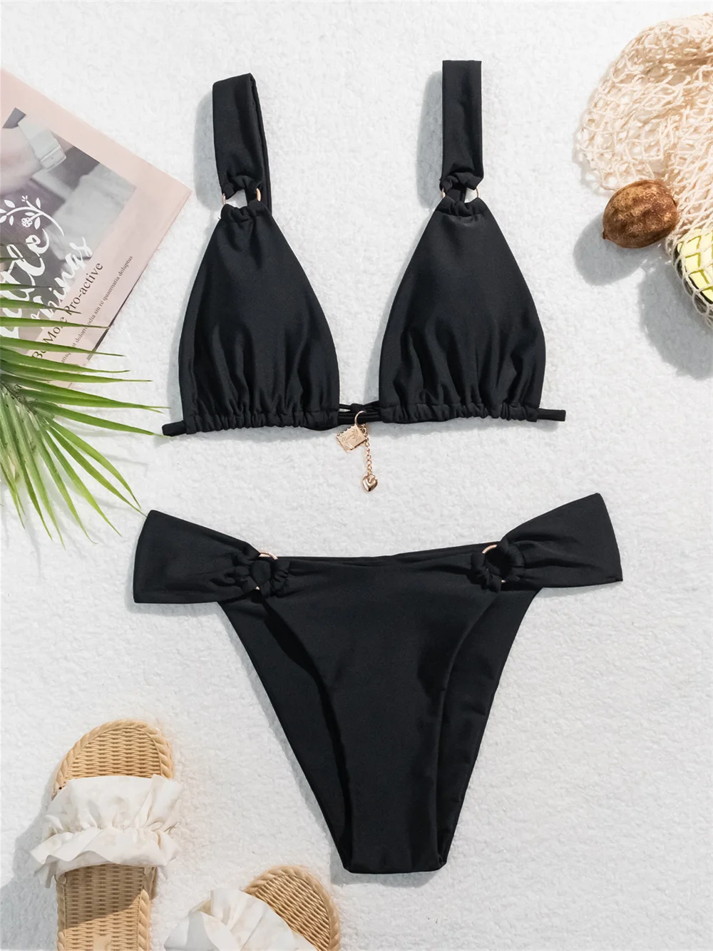 

Сексуальный черный бикини на шнуровке с открытой спиной, купальник с подвеской на бретелях, женские кольца, пляжные стринги, наряды для отпуска, купальный костюм
