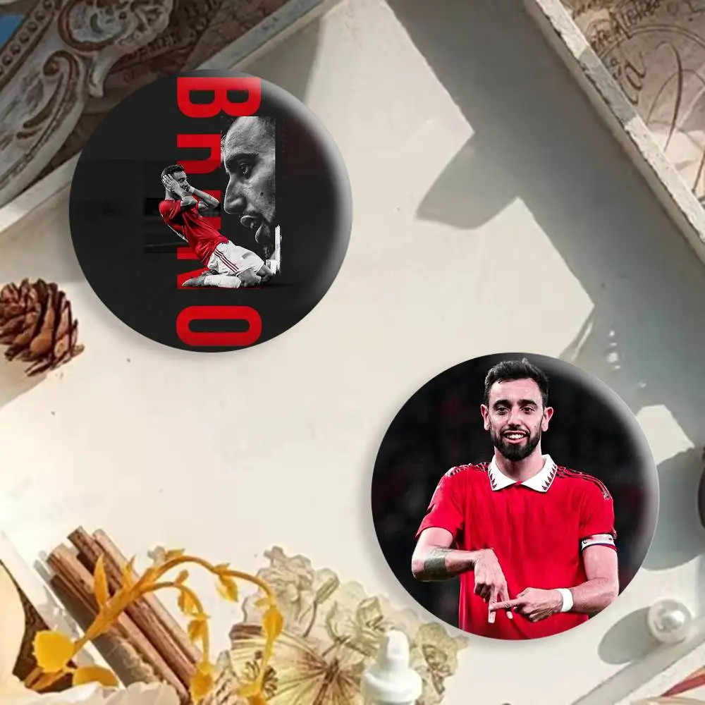 B-Bruno Football F-Fernandes 8 Badges Creative Tinplate Button PinsBrooch Badge Clothes Backpack